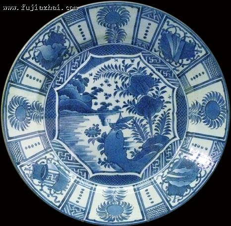 图4 1680年仿万历风格的芙蓉手古伊万里大盘