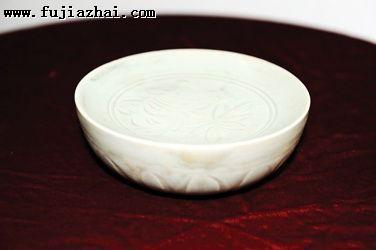 北宋青釉刻花蓖纹双层碗