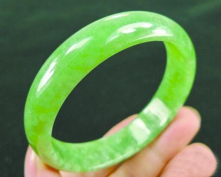 选购翡翠手镯从何入手？