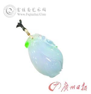 广州商场热卖的紫色翡翠吊坠。