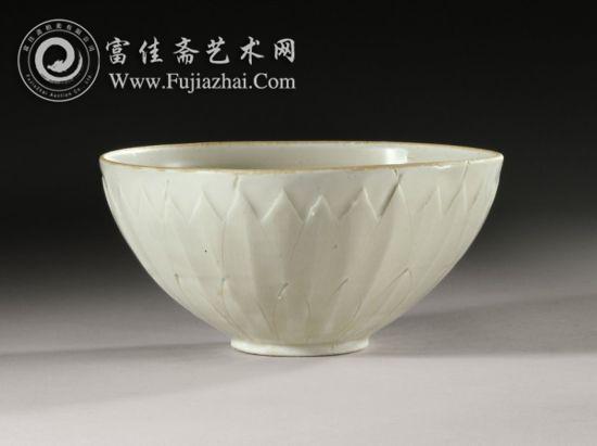 这个定窑瓷碗被埃斯肯纳茨以1385万美元拿下