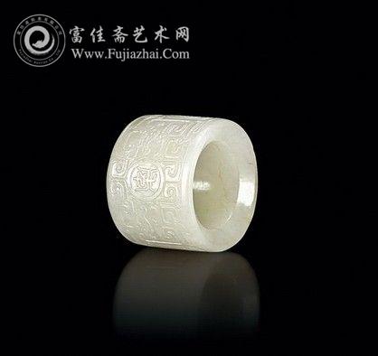 嘉德2013春拍拍品 清乾隆 白玉螭龙乾隆年制铭扳指