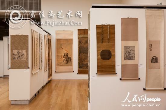 此次纽约苏富比中国古代书画专场拍卖会共有266件名家书画作为拍品。 人民网美国公司实习记者 牟歌 摄