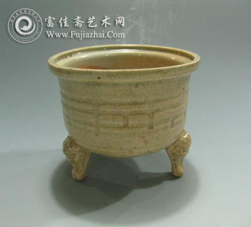 图2 元青白釉八卦纹香炉